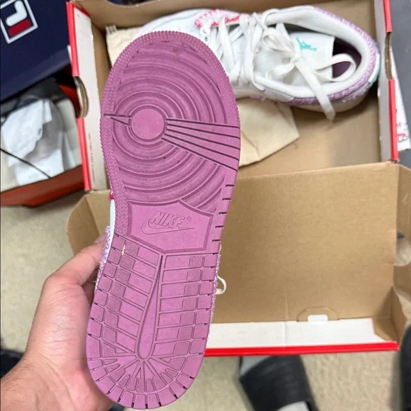 Nike White and Pink Textured Sneakers - Picture 3 of 4